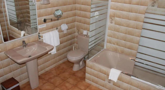 Люкс Superior Logis Hotels- Auberge de la Tour - Hôtel et restaurant