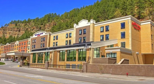 Семейный люкс SpringHill Suites by Marriott Deadwood