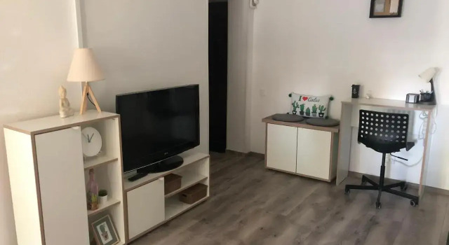 Cozy Place 5a-Self Check in & out-HBO MAX, Забронировать Отель Отели Арджеш с парковкой, Парковка
