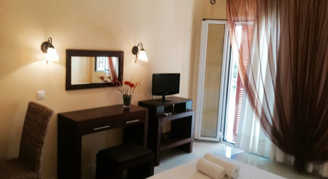 Kostis Villas