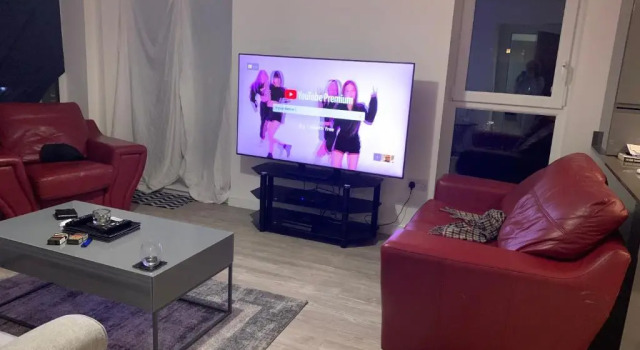2 bedroom flat in the west end with lovely hosts, Забронировать Отель Отели Glasgow & The Clyde Valley с парковкой, Парковка