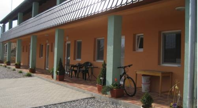 Penzion Astra, Rezervovat Hotel Hotely v Nitriansky kraj s parkováním, Parkování