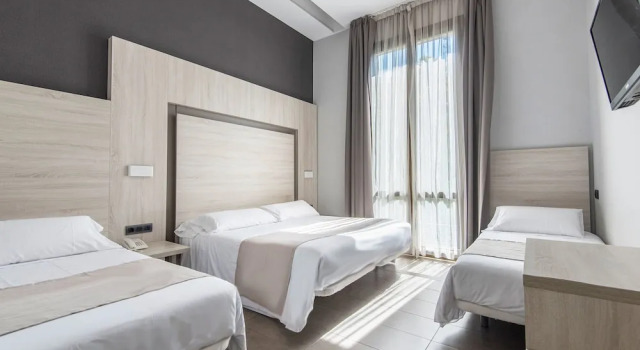 Четырёхместный номер Standard с видом на город Plaza Goya Rooms