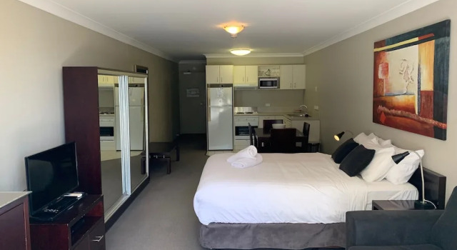 Horizons 115 - Lake Jindabyne Waterfront