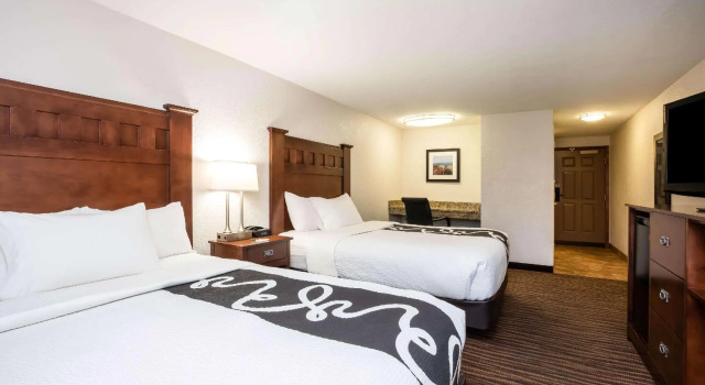 Четырёхместный номер Standard La Quinta Inn by Wyndham Bend