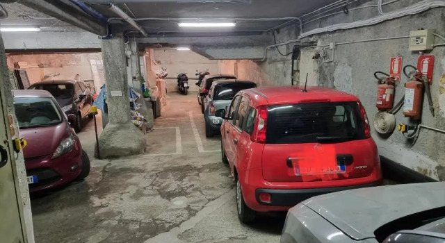 Affittacamere House LeoMar di Sara - Gaslini, Забронировать Хостел Отели Генуи с парковкой, Парковка