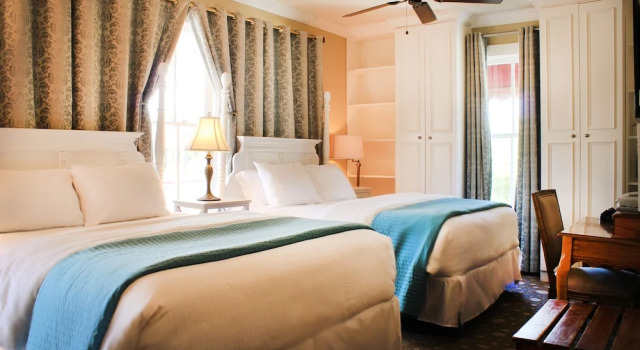 Четырёхместный номер Standard с балконом The Riverview Hotel - New Smyrna Beach