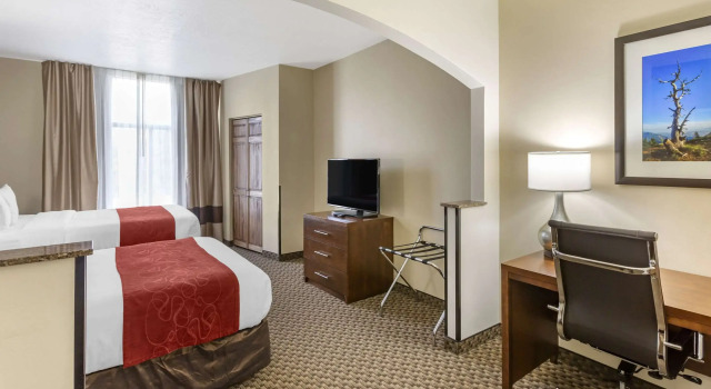 Четырёхместный люкс Comfort Suites Ogden Conference Center
