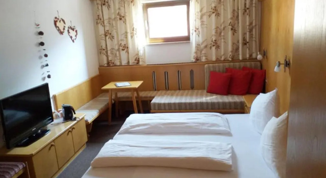 Номер Economy Garni Apparthotel St Valentin