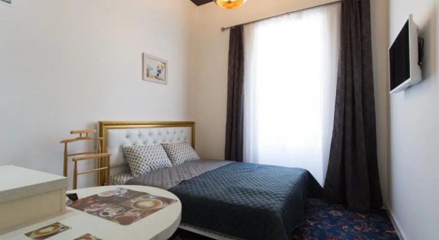 Двухместная студия Deluxe Royal Apartment On Bazhanova 11 A
