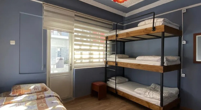 Кровать в общем номере Gold Coast Hostel