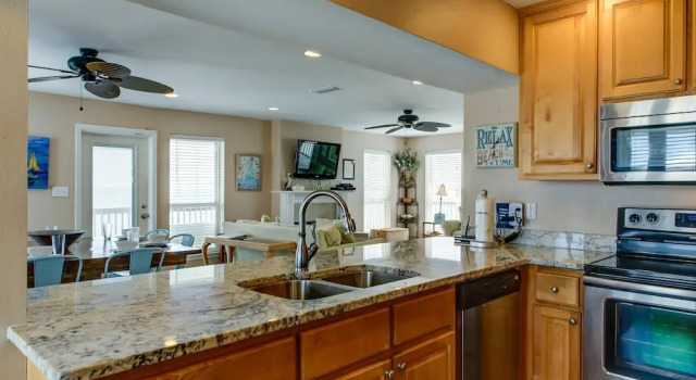 Коттедж с балконом Island Escape - 105 Vargas Ct