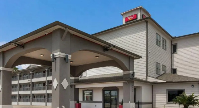 Кровать в общем номере Red Roof Inn PLUS + Galveston - Beachfront