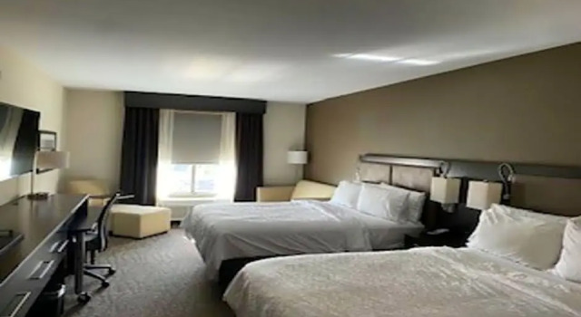 Четырёхместный номер Standard с балконом Holiday Inn Paducah Riverfront by IHG