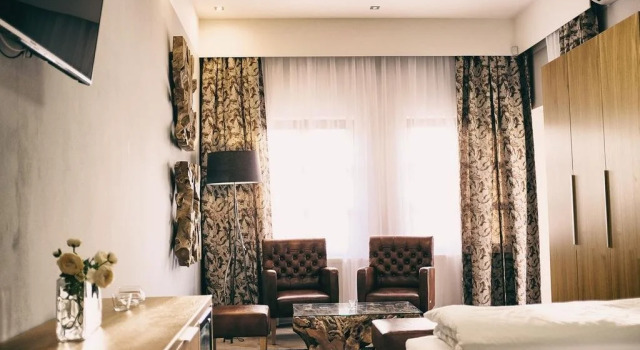 HARDY - Cognac & Pension, Забронировать Отель Вальтице Lednicko - Valticky areal, рядом с Colonnade na Reistně
