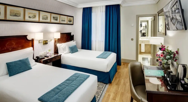 Трёхместный номер Classic Отель Sercotel Gran Hotel Conde Duque