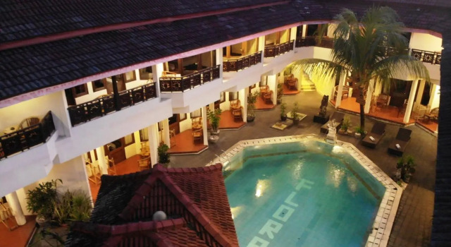 Кровать в общем номере The Flora Kuta Bali