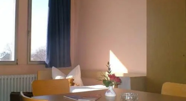 Pension am Kutschi, Varaa Hotelli Reinickendorf Berliini