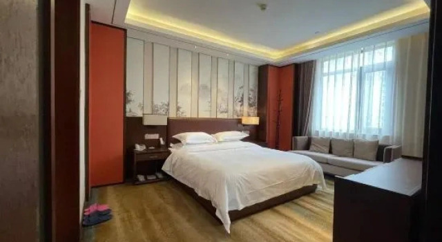 Люкс Deluxe Dongfang Juyi Hotel (Zhengzhou East Railway Station Kailin IFC)
