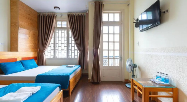 Четырёхместный номер Standard с балконом Gia Pham Hotel
