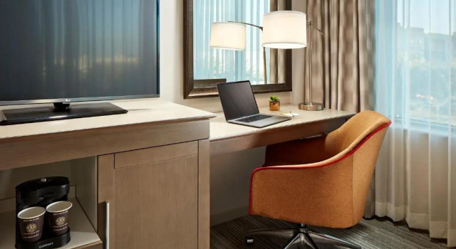 Номер с видом на внутренний двор Hampton Inn Long Beach Airport, Ca