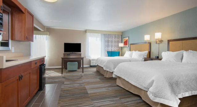 Четырёхместный люкс Hampton Inn & Suites Los Alamos