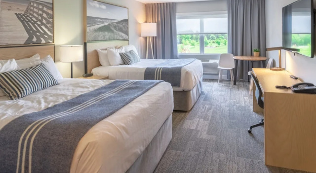 Четырёхместный номер Superior с видом на поле для гольфа Mill River Resort