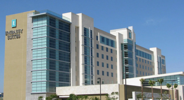 Кровать в общем номере Embassy Suites Ontario - Airport
