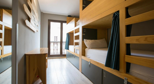 Кровать в общем номере Yeah Barcelona Hostel