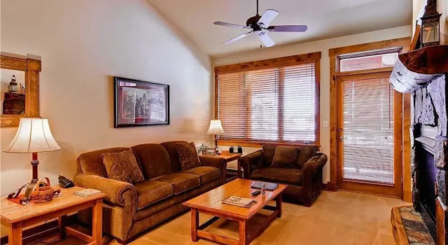 Tl2310 Spacious top Floor Residence! Winter Specials!, Забронировать Апартаменты/квартира Отели Стимбот-Спрингса с парковкой, рядом с Preview Ski Lift, Парковка