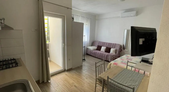 Apartmani Jasminka, Забронировать Отель Отели Водице с парковкой, рядом с Частный Пляж Отеля «Кристина», Парковка