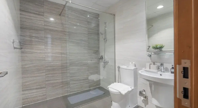 Апартаменты с 3 комнатами с балконом и с видом на город Heaven Crest Vacation Homes Downtown - Studio, 1, & 3 Bedroom Suites 2 minute walk to Dubai Mall and Burj Khalifa
