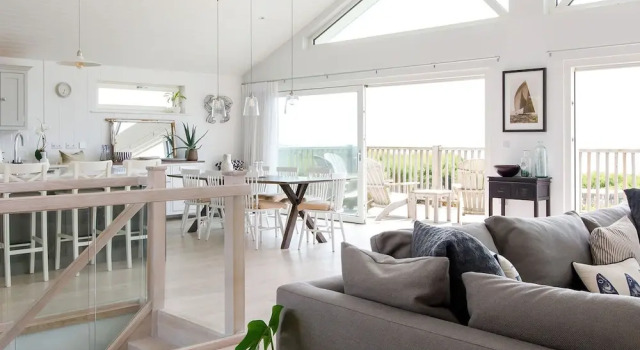 Hamptons Style Lux Beach House, Забронировать Отель Отели Исторического графства Суссекса с парковкой, Парковка