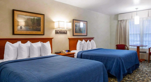 Четырёхместный номер Standard Quality Inn Lake George