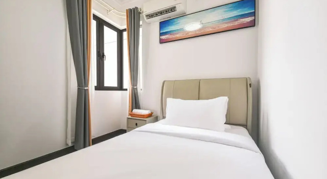 Номер Standard с 4 комнатами с балконом и с видом на море R&F Princess Cove Seine Region by Lions Bay