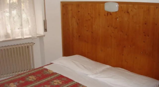 Albergo San Giovanni, Забронировать Отель Беллинцона Bellinzona and upper Ticino, рядом с Железнодорожный вокзал Беллинцона