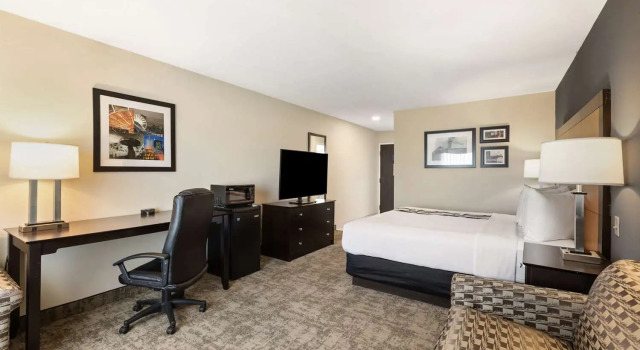 Двухместный номер Shower Only Best Western Inn & Suites - Midway Airport