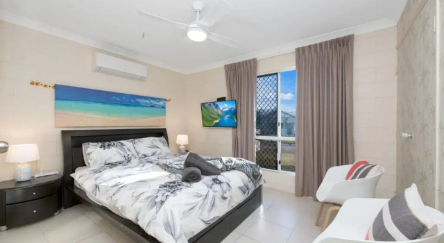 Lovely 3BR Holiday Home with Pool, 예약 호텔 Cluden 퀸즈랜드