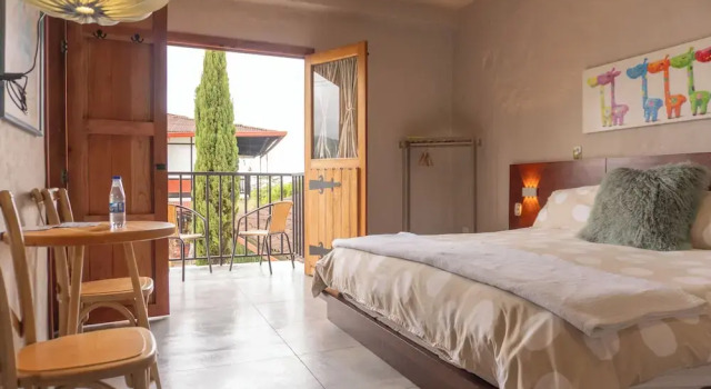 Двухместный номер Standard с балконом и с видом на сад Coffee Tree Boutique Hostel