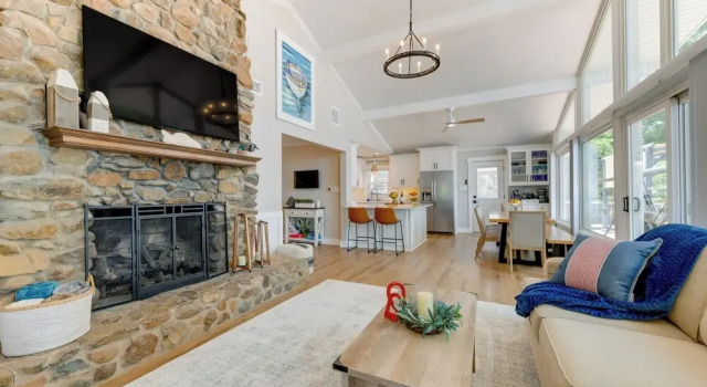 'commodore Bay Waterfront Home on Lake Norman!