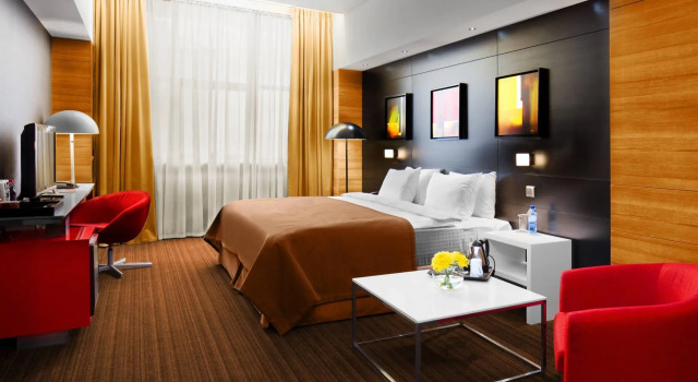 Ramada Hotel and Suites Baku, Забронировать Отель Бизнес-отели Баку, рядом с Торговый центр Ganjlik, 4* 5*