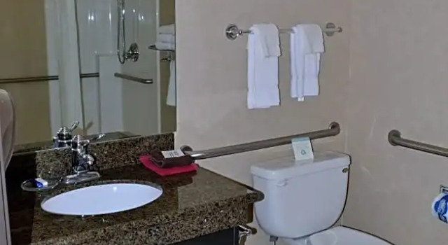 Номер Standard Paola Inn and Suites