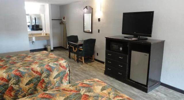 Четырёхместный номер Standard Western Inn - Pensacola