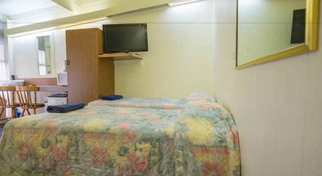 Четырёхместный номер Standard Pioneer Station Motor Inn