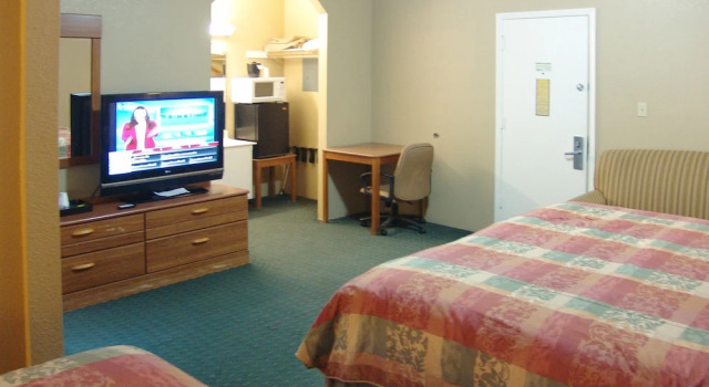 Четырёхместный номер Standard Holland Inn and Suites