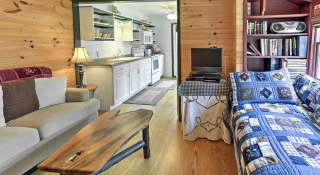 Walk to Lake George! Bolton Landing Cottage, Забронировать Дом для отпуска Виллы Болтон-Лендинг, Вилла