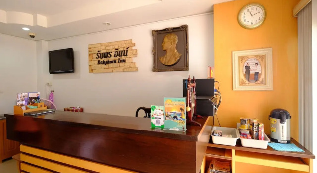 Rabphorn Inn, Varaa Hotelli Hotellit North-Eastern Thailand pysäköinnillä, Pysäköinti