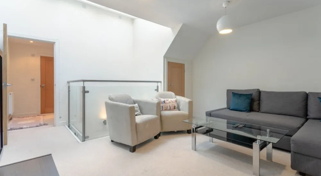 2 Bed Townhouse in Shepherds Bush