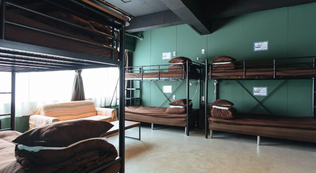 Кровать в общем номере Tune Hakodate Hostel & MusicBal