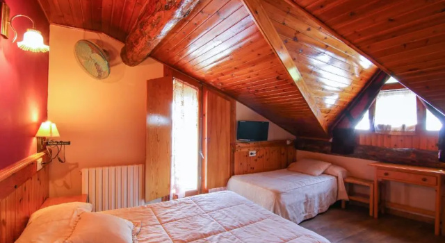 Четырёхместный номер Standard Roch Hotel